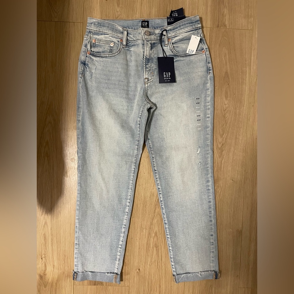 Gap mid rise girlfriend jeans, light wash, size 27 (4)